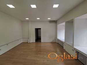 Lokal od 70 m2 u Bloku 30, sa 30 m2 magacinskog prostora