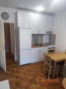 Odlicna lokacija! Kod Socijalnog,namesten dvoiposoban stan