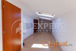 Dvoiposoban  stan , atelje, centar,lift, 68 m2