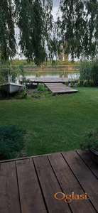 Plac sa direktnim izlazom na vodu