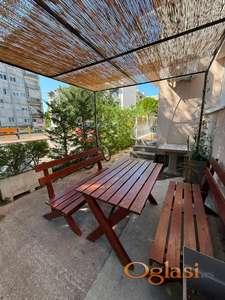 Dvosoban stan sa dvorištem i verandom - Seljanovo, Tivat