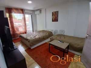 Izdaje se namešten trosoban stan, Milentijeva, 95m2, grejanje na struju