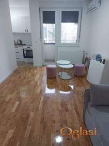 GARSONJERA U CENTRU TEMERINA