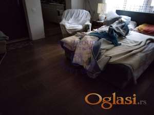 Prodaje se spratna kuća na Klisi.Odlična lokacija.