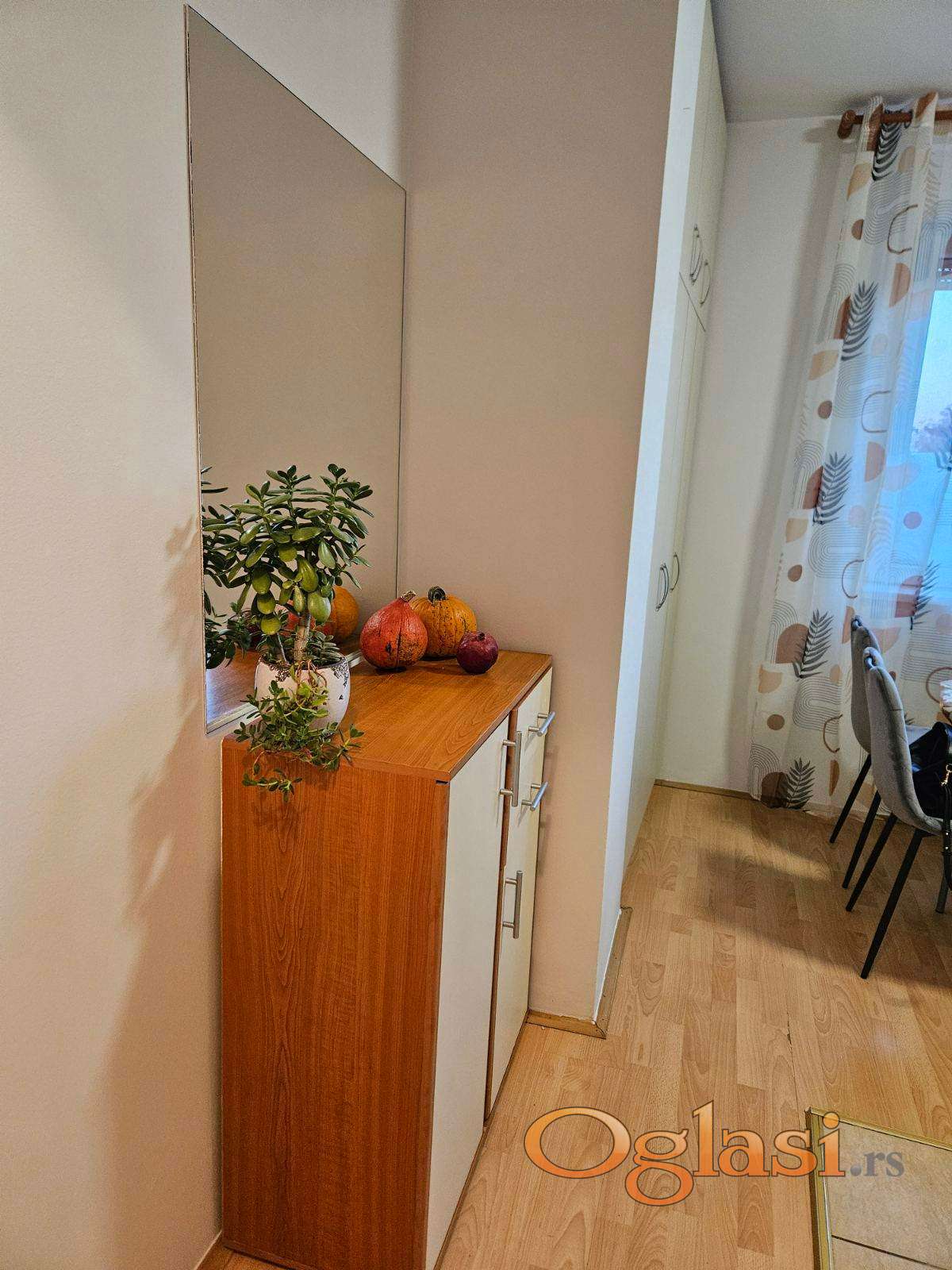 Lep,mali,potpuno namešten stan-Salajka — fotografija