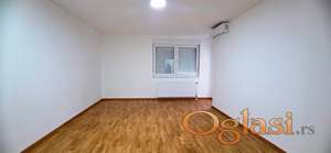 PRAZAN, DVOSOBAN STAN SA PARKINGOM , MALI TROŠKOVI