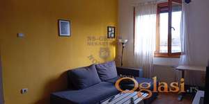 Izdaje se namešten jednoiposoban stan na Keju, površine 39m², smešten na 4.