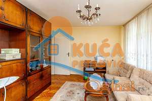 Na prodaju trosoban stan, 72m2 na Trgu kralja Aleksandra