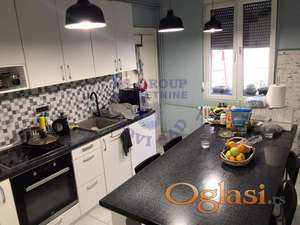 Stan je odličnog rasporeda iz hodnika u sve prostorije!