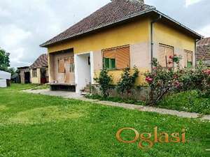 DVE KUĆE NA JEDNOM PLACU U MOROVIĆU, ODLIČNA PRILIKA , POVOLJNO!