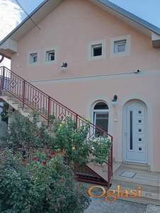 Izdajem garsonjeru na odlicnoj lokaciji