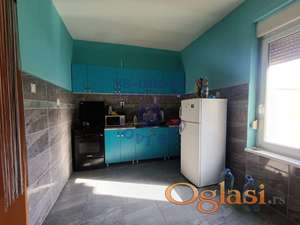 Kuća površine 127 m² potpuno je renovirana i nalazi se u mirnom kraju.