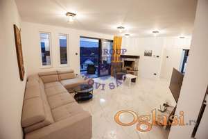 Luksuzna kuća u Sremskim Karlovcima!