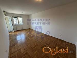 Odlican jednoiposoban stan na Novom Naselju!