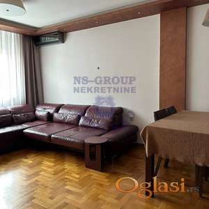 Izdaje se četvorosoban stan od 77 m² kod Socijalnog.