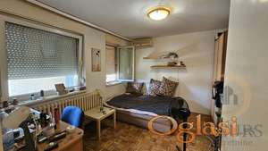 <p>JEDNOSOBAN STAN NA NOVOM NASELJU ODMAH PREKO PUTA CRKVE