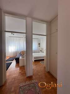 Troiposoban stan u Miše Dimitrijevića -  Parking