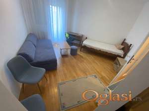 Izdaje se namešten stan u širem centru Novog Sada