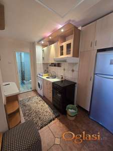 NOVI SAD, LIMAN 3, BULEVAR CARA LAZARA, TROSOBAN STAN BEZ ULAGANJA - 179.300 E