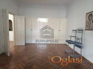 Ekskluzivni salonac sa dva ulaza - život i posao u srcu Vračara ID#8393