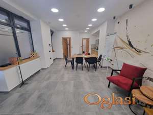 Kompletno renoviran višenameski prostor