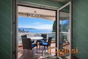 Stan sa panoramskim pogledom na more u centru Herceg Novog | ID-S2257