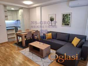 Izdaje se potpuno renoviran i moderno opremljen dvosoban stan od 43 m² na Limanu 3