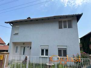 Prelepa prostrana kuća u Karlovcima!