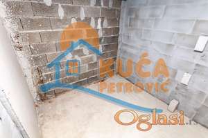 Višenamenski prostor u suterenu nove stambene zgrade , 86 m2, u blizini bulevarske pijace