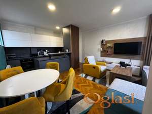 TROSOBAN 68m2 / Centar Novog Sada / Kompletno renoviran i namešten -------- T O P - P O N U D A -----------