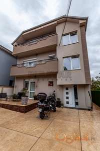 Luksuzna porodična kuća, 290m2, Ledena Stena