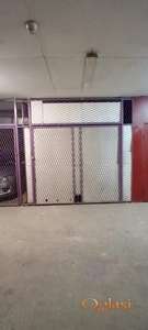 GARAZA U DVORISTU ZGRADE KOD BETANIJE