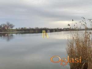 Biserno ostrvo - plac sa izlazom na reku Tisu