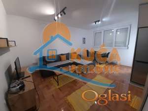 Izdaje se 1.5 lux stan, centar - Crveni Pevac, sa garažnim mestom