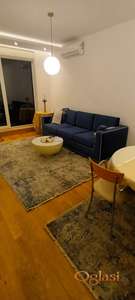 TROSOBAN KOMLETNO NAMESTEN STAN SA VELIKOM TERASOM