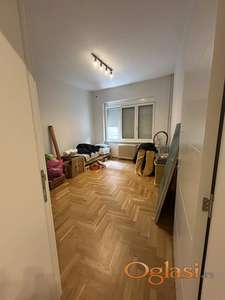 Renoviran stan, retko u ponudi.