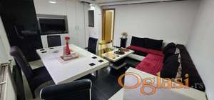 KOMFORAN TROSOBAN STAN U PRERADOVIĆEVOJ + TERASA 100m2