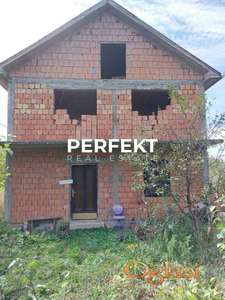 Kuća sa 11 ari placa!