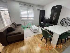 Novi Sad, Salajka - Nov, kompletno namešten jednoiposoban stan + garaža u ceni zakupa! 