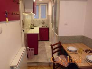 Slavija – miran stan sa pogledom na dvorište, prvi u zgradi, vrhunska lokacija