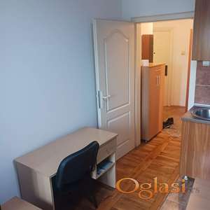 NAMEŠTENA GARSONJERA U BRANKA BAJIĆA ULICI 250 EVRA