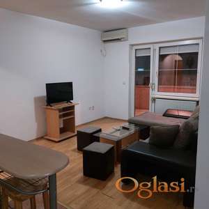 BULEVAR NOV NAMESTEN STAN USELJIVO ODMAH pet frendly!!!