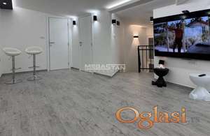 Vukov spomenik-Sinđelićeva, lux, prazan