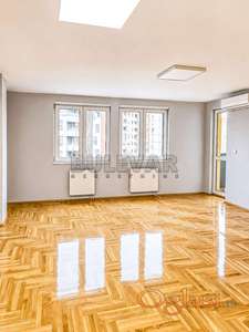Izdaje se trosoban stan na Bulevaru Nemanjića, kod Zone 3, 88m2!
