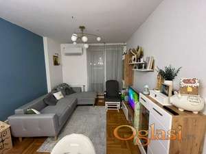 Na prodaju trosoban stan na Detelinari – garaža + parking mesto u dvorištu