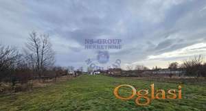 Bački Petrovac, uknjižen plac , sva infrastruktura, asfaltiran put