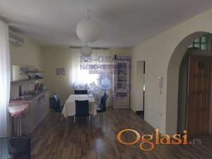 Adice. Odlična kuća pogodna za višečlanu porodicu.