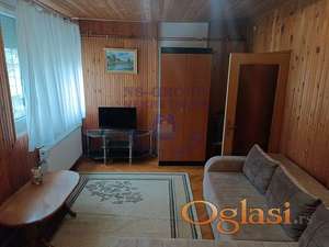 Odličan trosoban stan u prizemlju kuće na Adicama