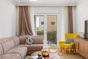 Jednosoban sa terasom i dvorištem u Luštica Bay