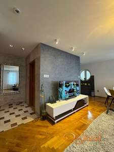 Uknjizen luksuzan dupleks na Grbavici